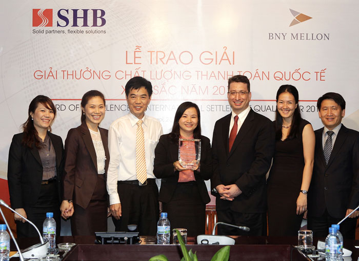 BNY Mellon trao giai thuong STP Award 2012 cho SHB
