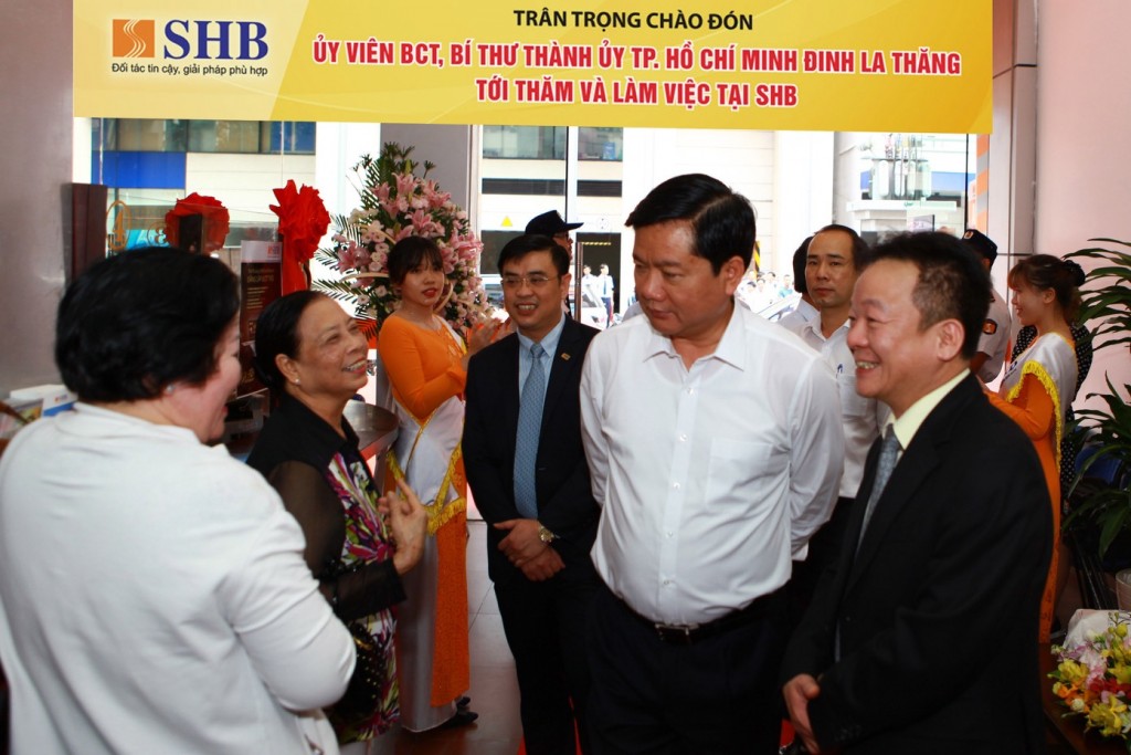 UV BCT, BT TU TP HCM Dinh La Thang chia se cung voi khach hang SHB